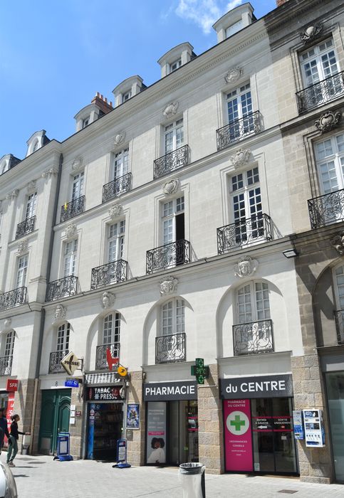 façade sud, vue partielle