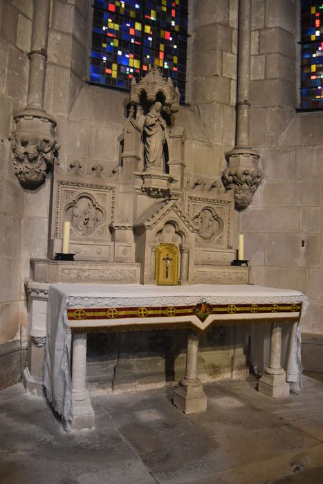 Autel, tabernacle, retable, statue : sainte Monique