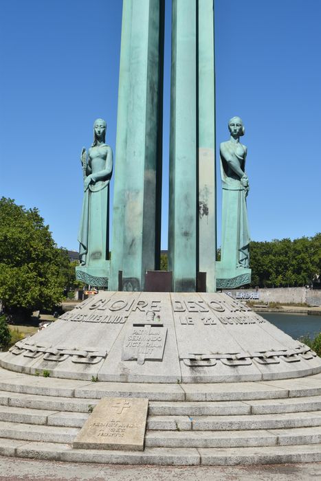 vue partielle du monument