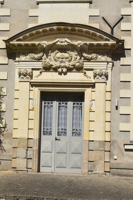 aile ouest, façade ouest, portail d’accès