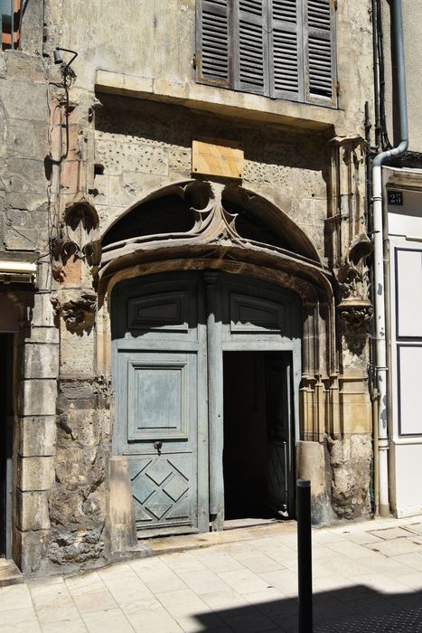 porte d’accès sur rue