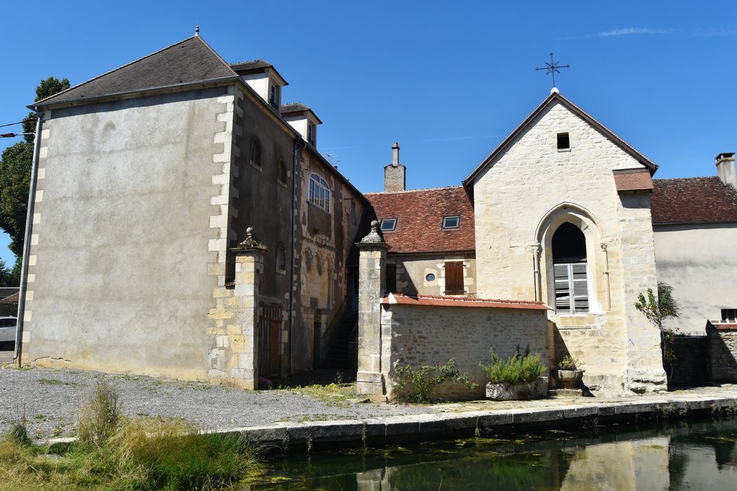 vue partielle de l’ancienne église depuis le Sud