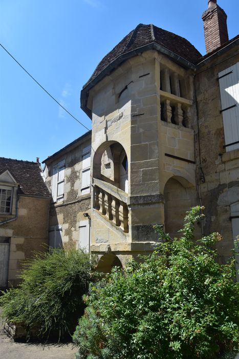 façade est sur cour, vue partielle