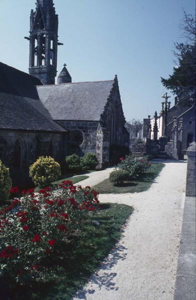 Transept nord et clocher sur rue