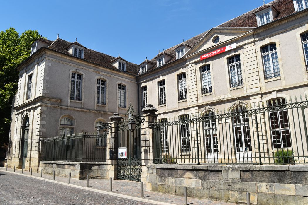façades sud et est sur cour