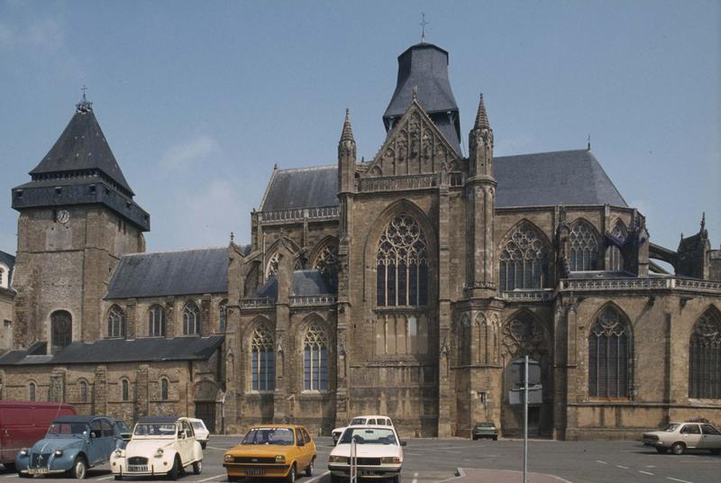 Abbaye bénédictine Notre-Dame d'Evron devenue Couvent de la Charité d'Evron