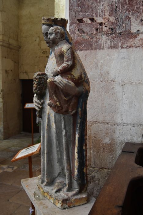 statue : Vierge à l'Enfant, profil gauche