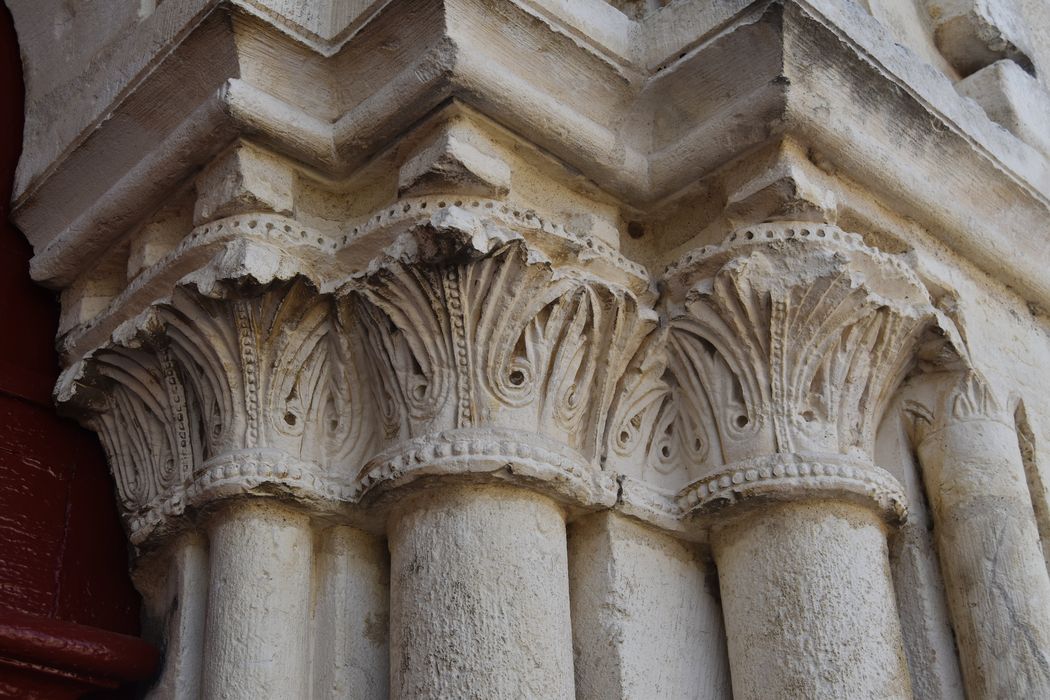 portail ouest, détail des chapiteaux sculptés