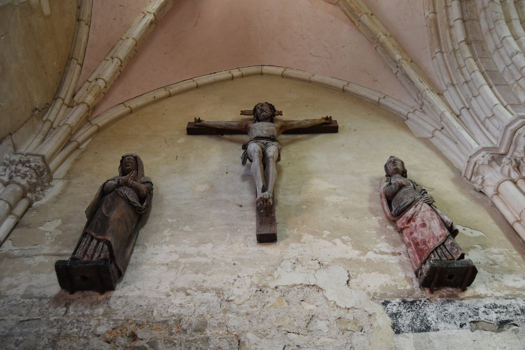 statues (calvaire) : Christ en croix, la Vierge, saint Jean