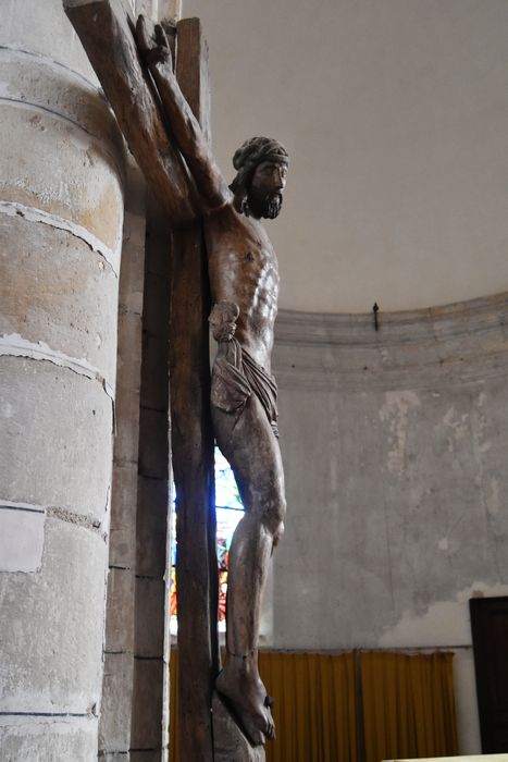 statue : Christ en croix