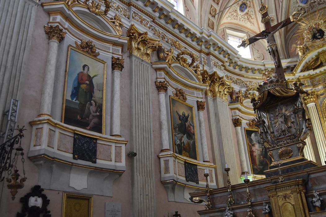 choeur, vue partielle des décors