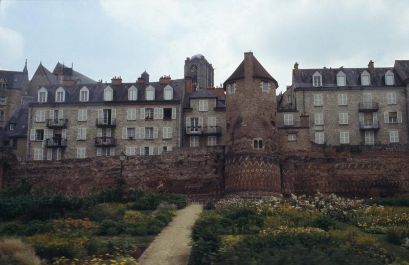 Tour Magdeleine sur les anciens remparts