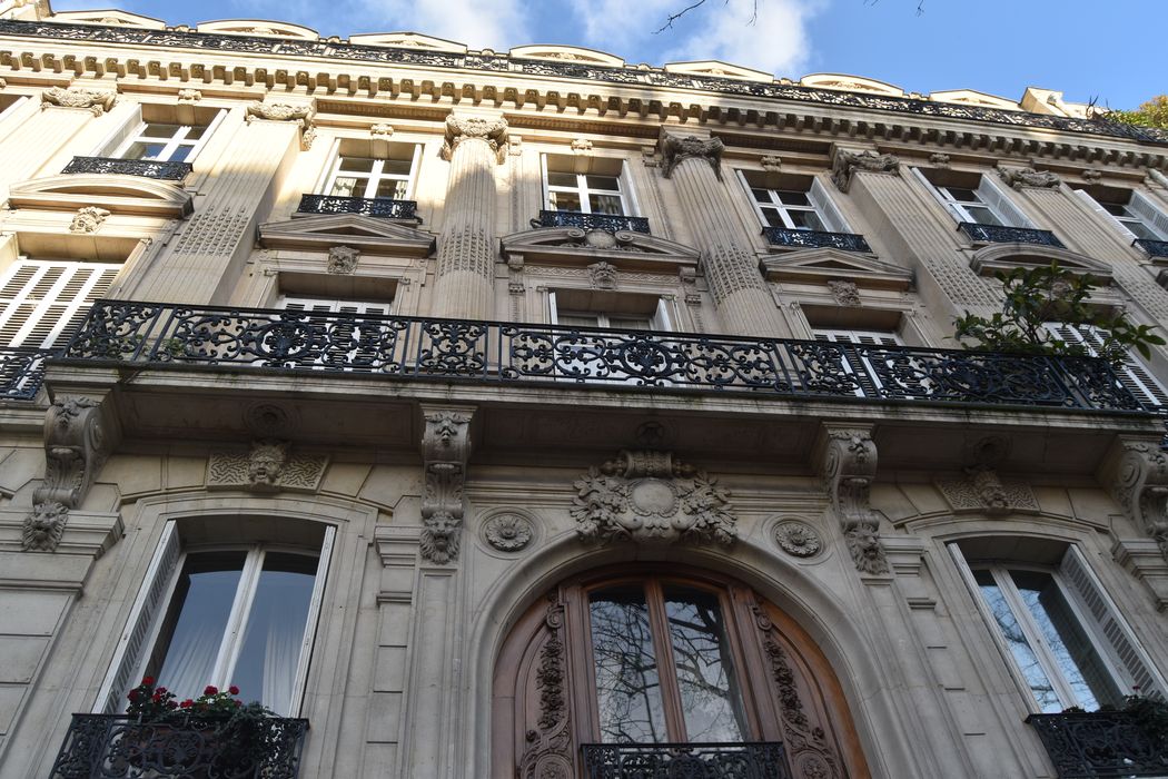 façade sur le boulevard, vue partielle