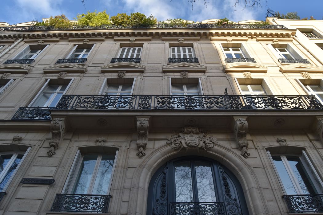 façade sur le boulevard, vue partielle