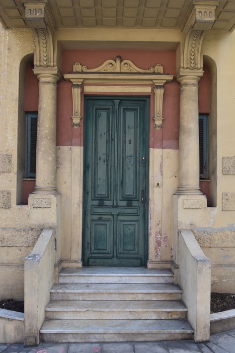 porte d’accès sur rue