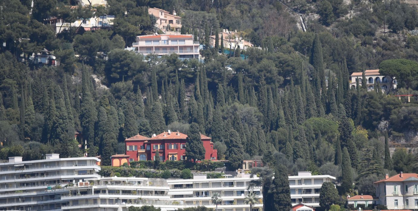 vue générale de la villa dans son environnement depuis le Sud