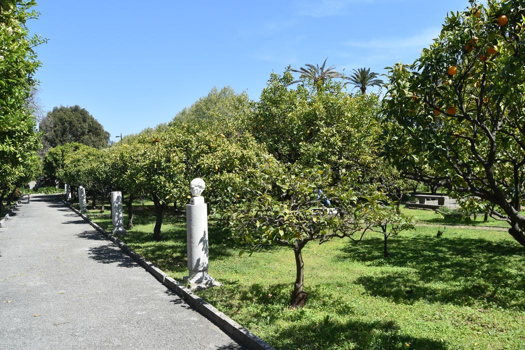 vue partielle du jardin