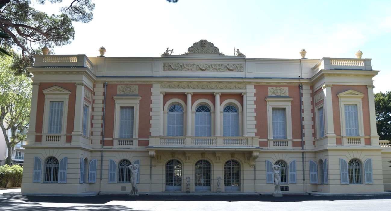 Palais, façade nord-est