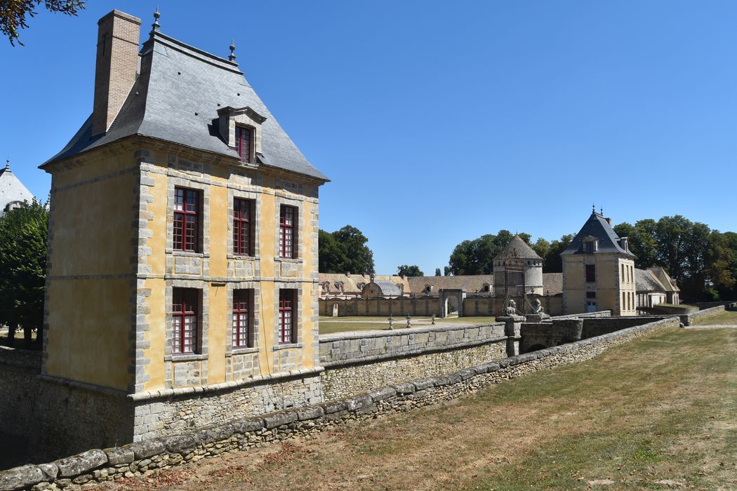 Château du Mesnil-Voisin (également sur communes de Janville-sur-Juine et Lardy)