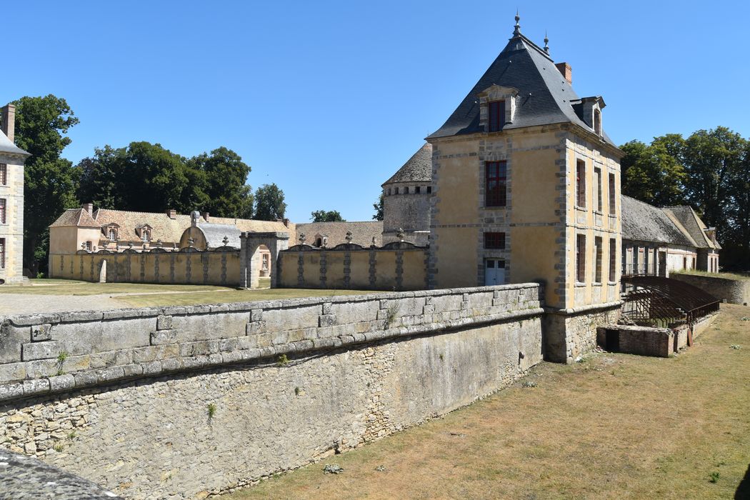 pavillon sud-est, façades sud et ouest