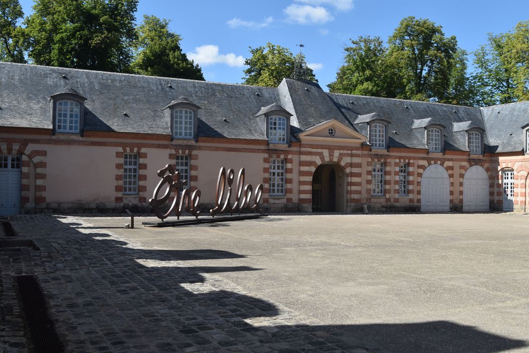 cour des communs, aile nord-ouest, façade sud-est