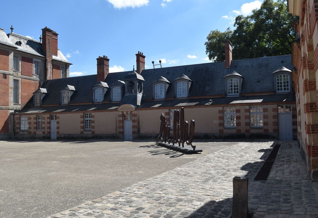 cour des communs, aile sud-est, façade nord-est