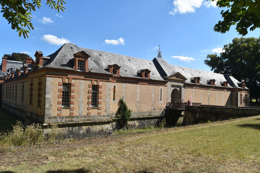 aile nord-ouest des communs, façade nord-ouest