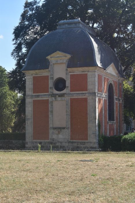 cour d’honneur, pavillon d’angle sud-est (chapelle)