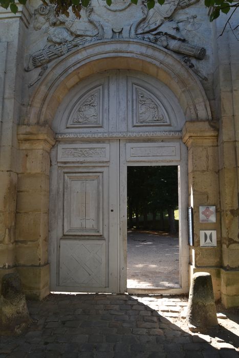 portail d’accès nord au parc (porte du Bourg)