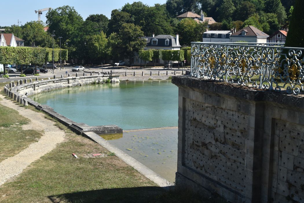 Abreuvoir, vue partielle