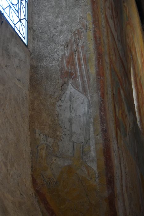 choeur, ébrasement de la baie est, peinture monumentale, détail d’un prêtre