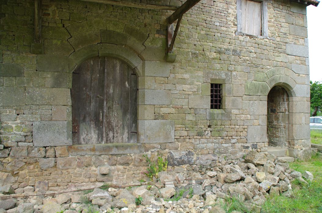 bâtiment ouest, façade est, vue partielle