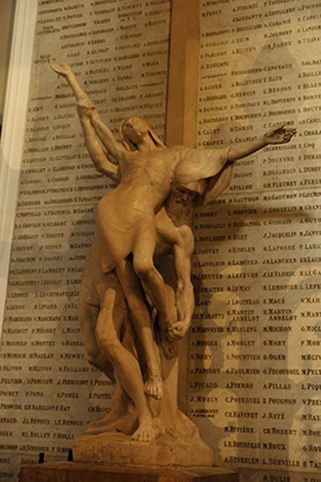 groupe sculpté : Le Christ soutenu (Descente de Croix) ou L'Au-delà - © Ministère de la Culture (France), Médiathèque du patrimoine et de la photographie, diffusion GrandPalaisRmn Photo