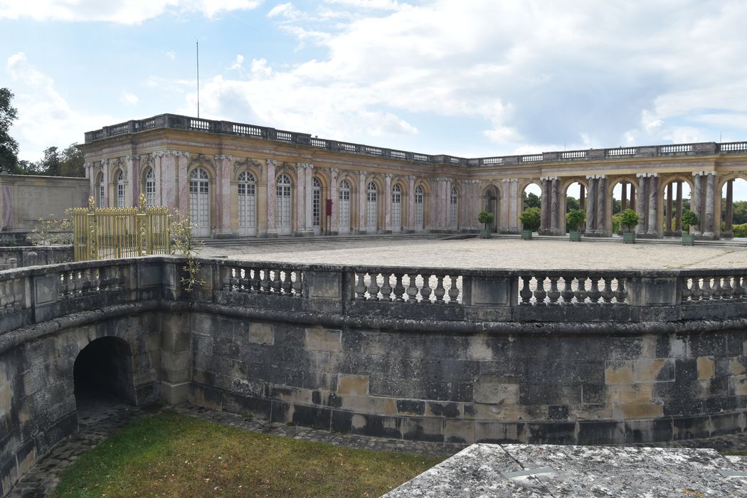 Grand Trianon, vue partielle depuis l’Est