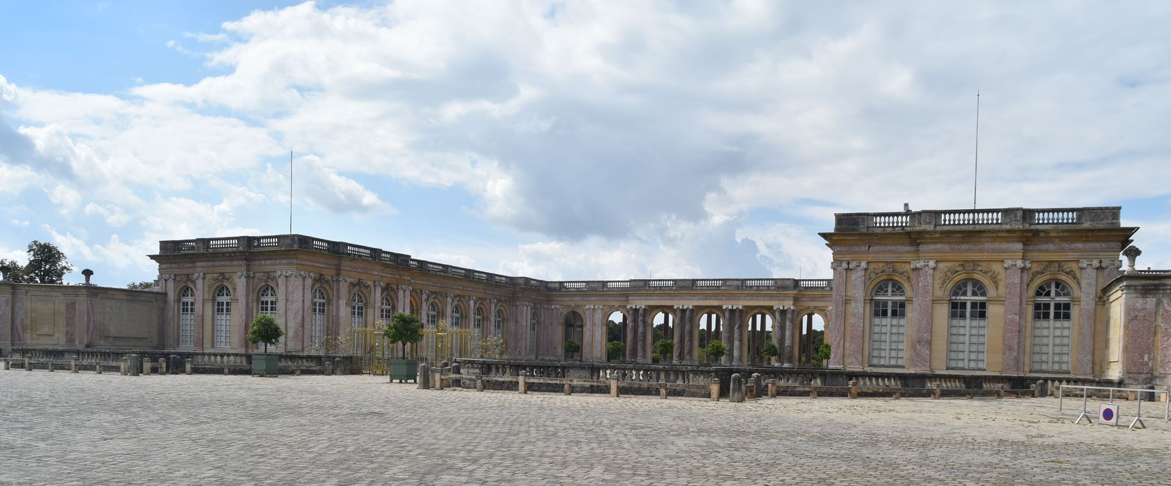 Grand Trianon, vue d’ensemble depuis l’Est