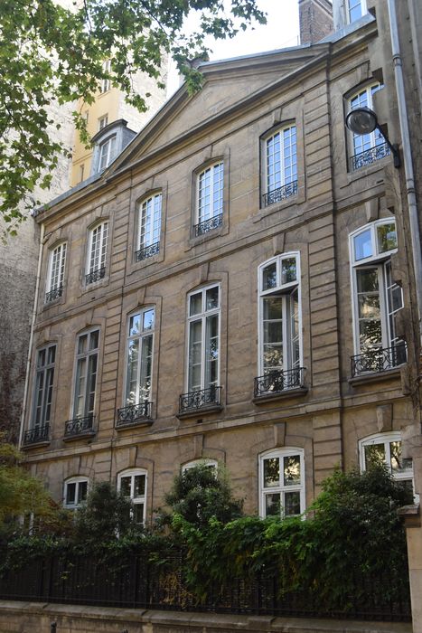 façade sur le boulevard Raspail