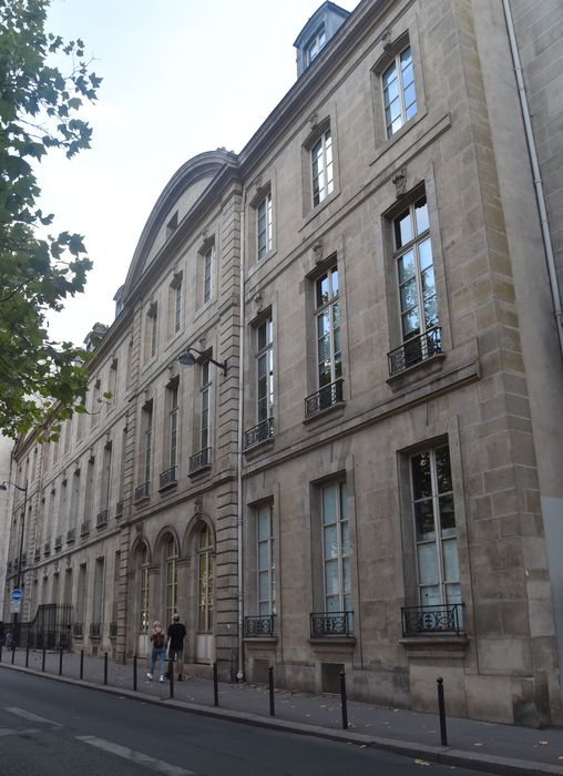 façade sur le boulevard Raspail