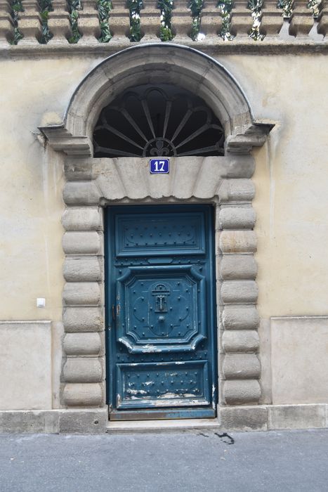 porte d'accès sur rue