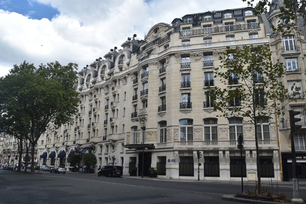 vue générale des façades depuis le boulevard Raspail