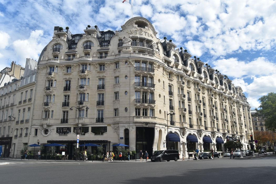 ensemble des façades sur le boulevard Raspail et la rue de Sèvres