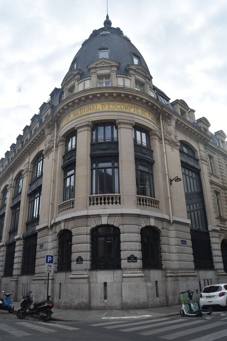 façade à l'angle des façades des rues du Conservatoire et Sainte-Cécile