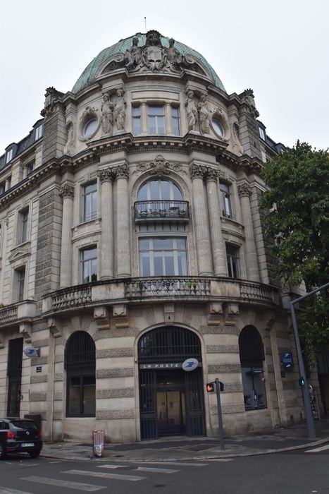 façade à l’angle de la place de la Liberté et de la rue Inkermann