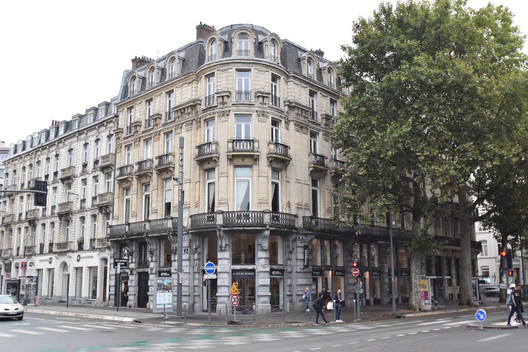 façades sur rues, vue partielle