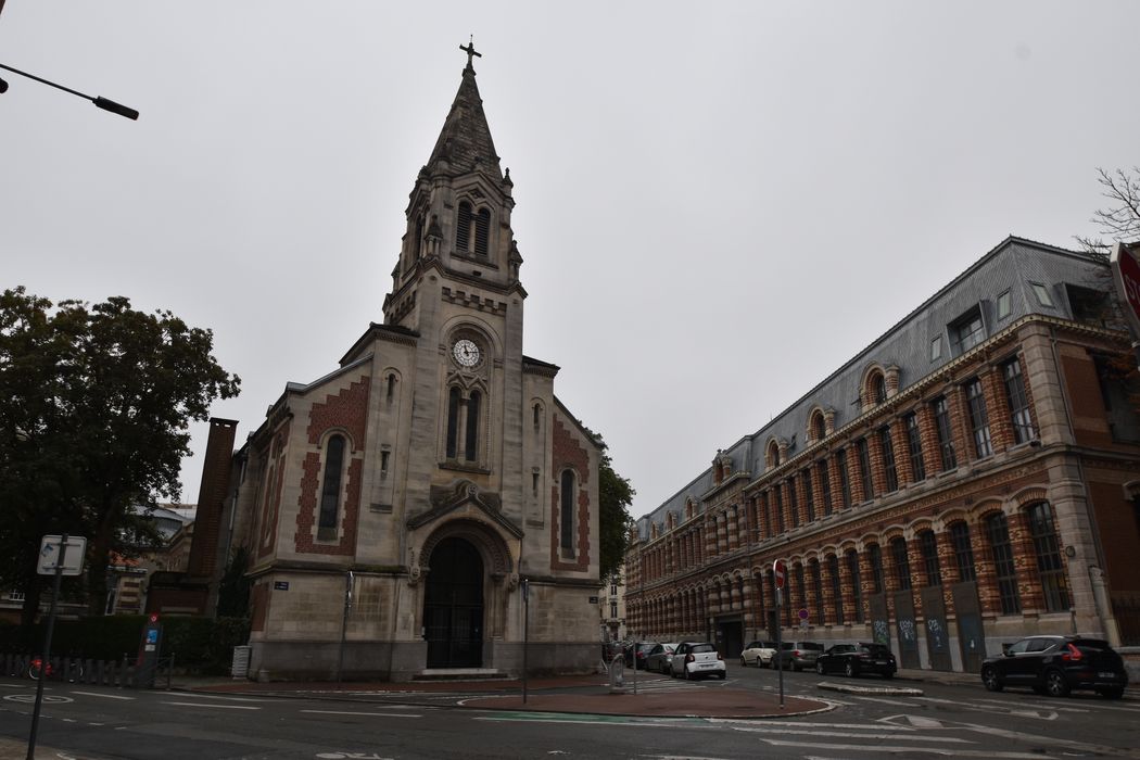 vue générale de l’église dans son environnement