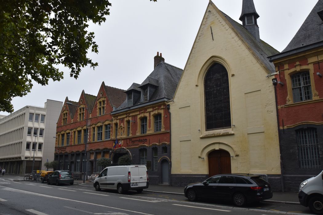 façades sur la rue Pierre Mauroy