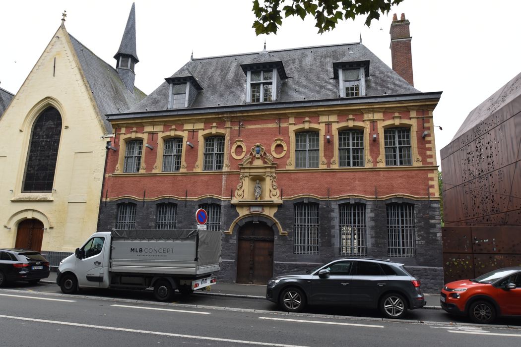 façade sur la rue Pierre Mauroy