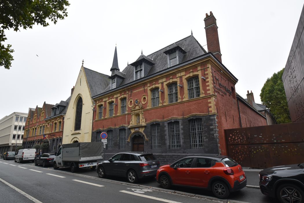 façades sur la rue Pierre Mauroy