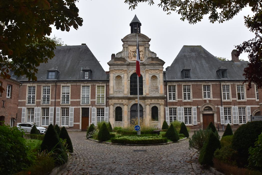 façade nord sur cour