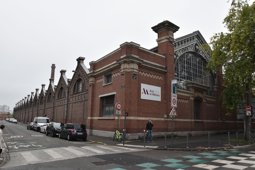 angle des façades nord et est sur le boulevard Louis XIV et la rue du Professeur Calmette