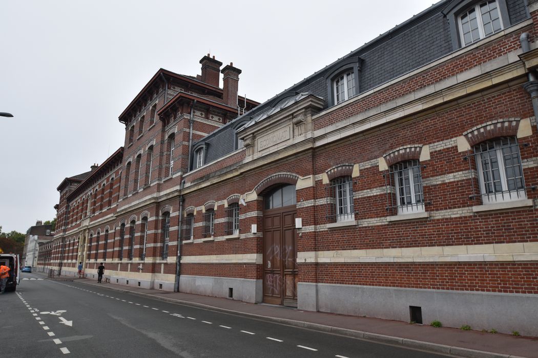 façade sud sur la rue Camille Guérin